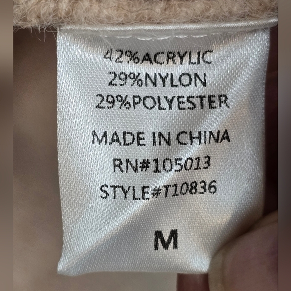 ANDRE'E By Unit Sweater - Picture 4 of 5